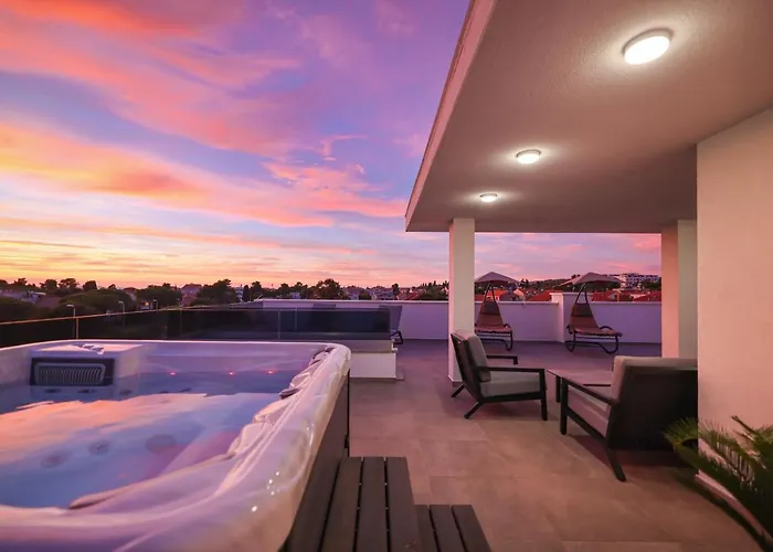 Leonardo Luxury 2 Penthouse With Jacuzzi ザダル