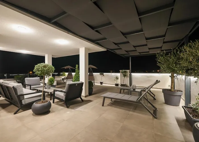 Leonardo Luxury 2 Penthouse With Jacuzzi ザダル