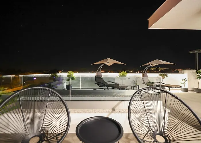 Leonardo Luxury 2 Penthouse With Jacuzzi アパート