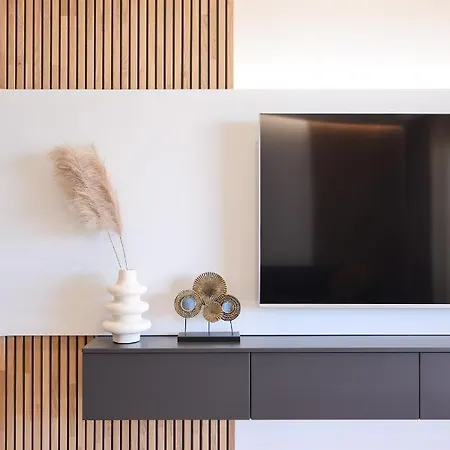 Leonardo Luxury 2 Penthouse With Jacuzzi דירה *