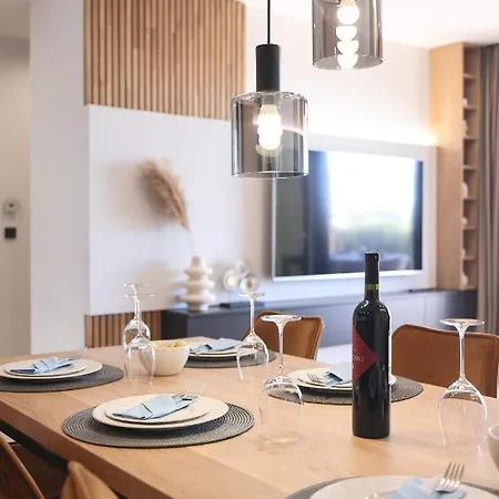 Leonardo Luxury 2 Penthouse With Jacuzzi דירה *