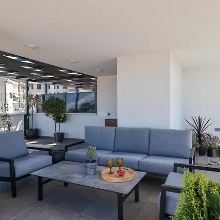 Leonardo Luxury 2 Penthouse With Jacuzzi דירה *